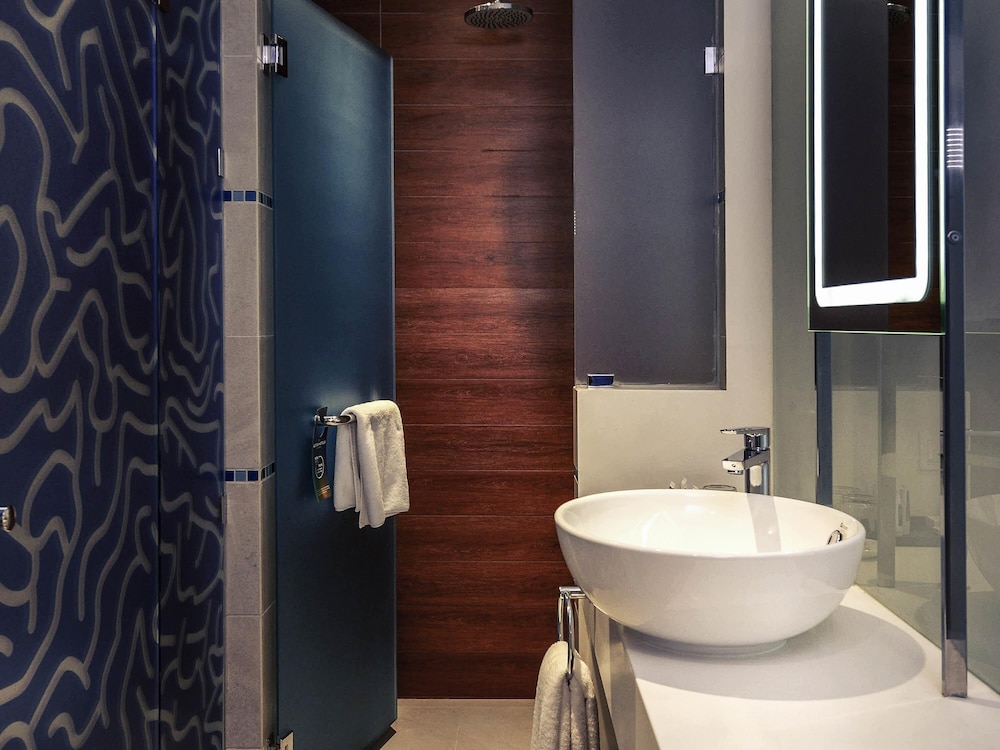 Mercure Kota Kinabalu City Centre 63/65