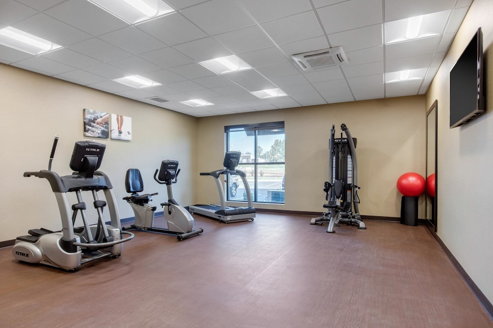 Comfort Inn & Suites At Crossplex Village 29/50