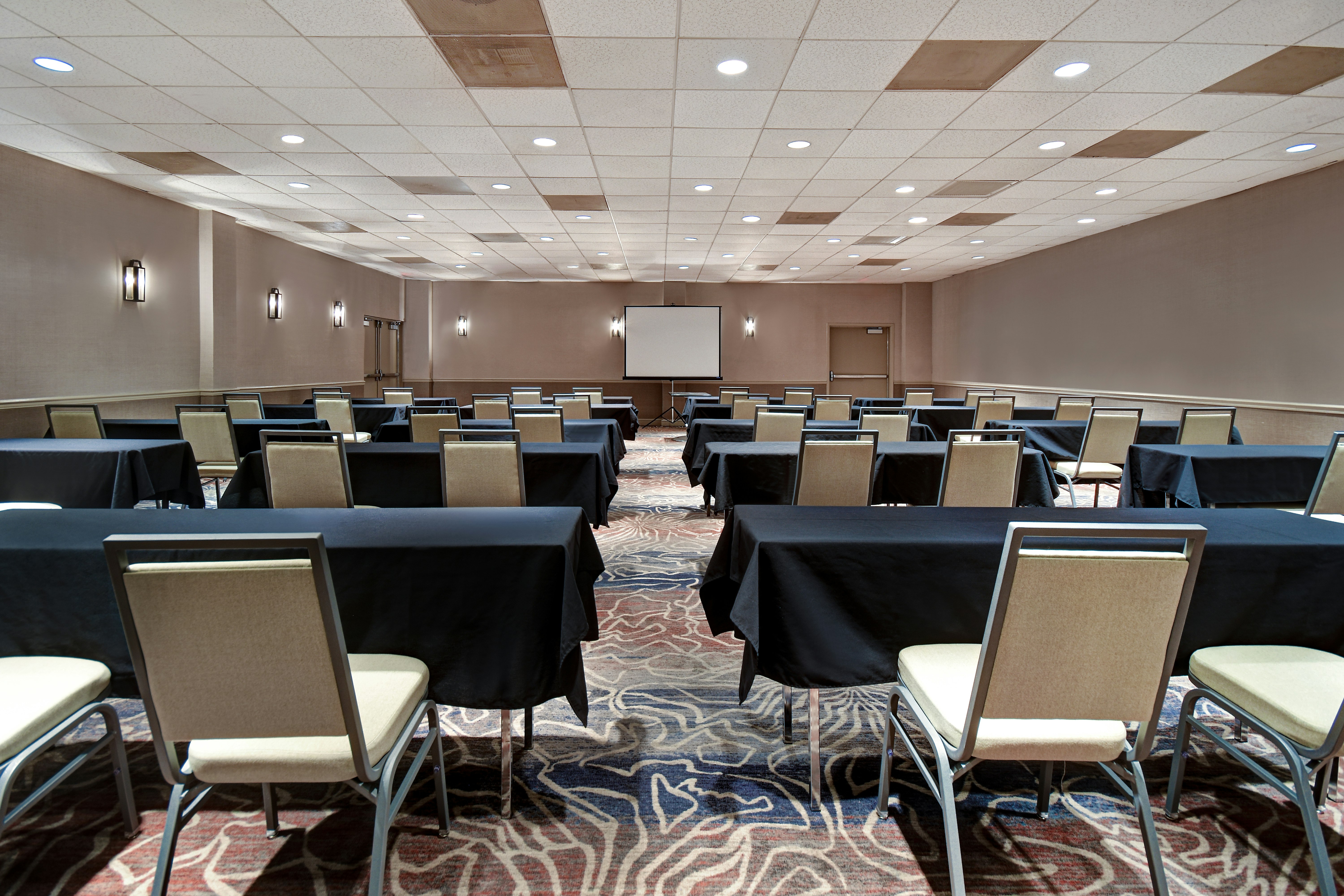 Hampton Inn & Suites Alexandria Old Town Area South 48/54
