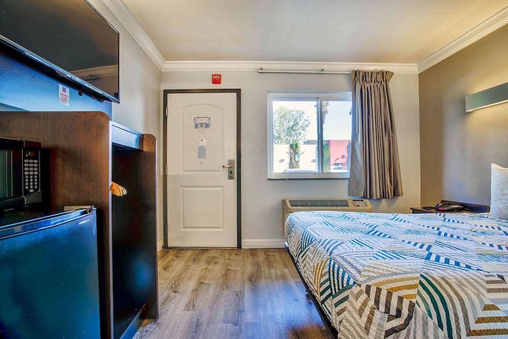 Motel6 Menifee, CA 28/71