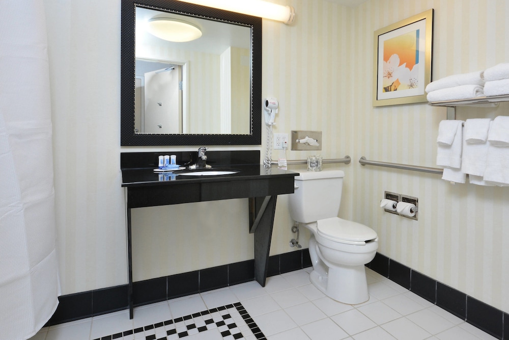Fairfield Inn Suites Wytheville 9/36