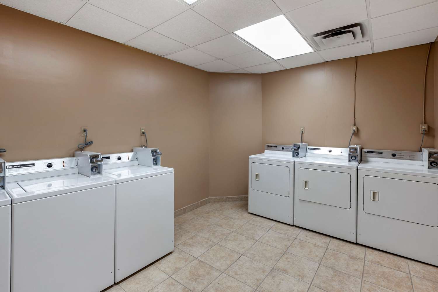 Quality Inn & Conference Centre Midland 8/54