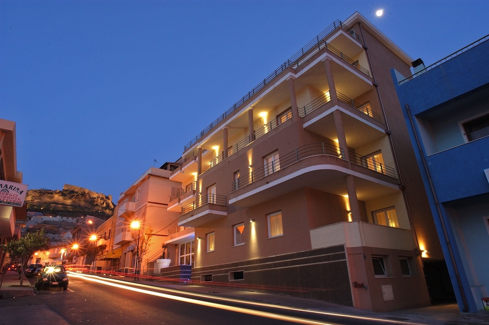 Janus Hotel 2/69