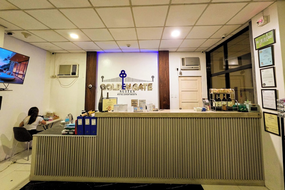 Golden Gate Suites 13/65