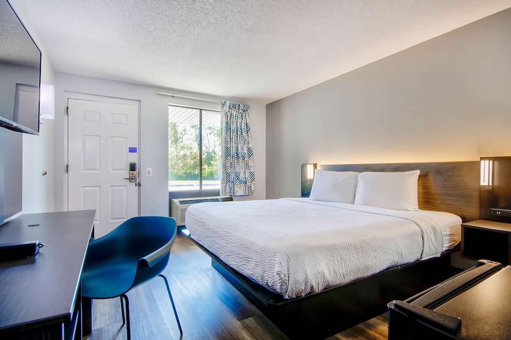 Motel6 Jeffersonville, IN - Louisville 17/33