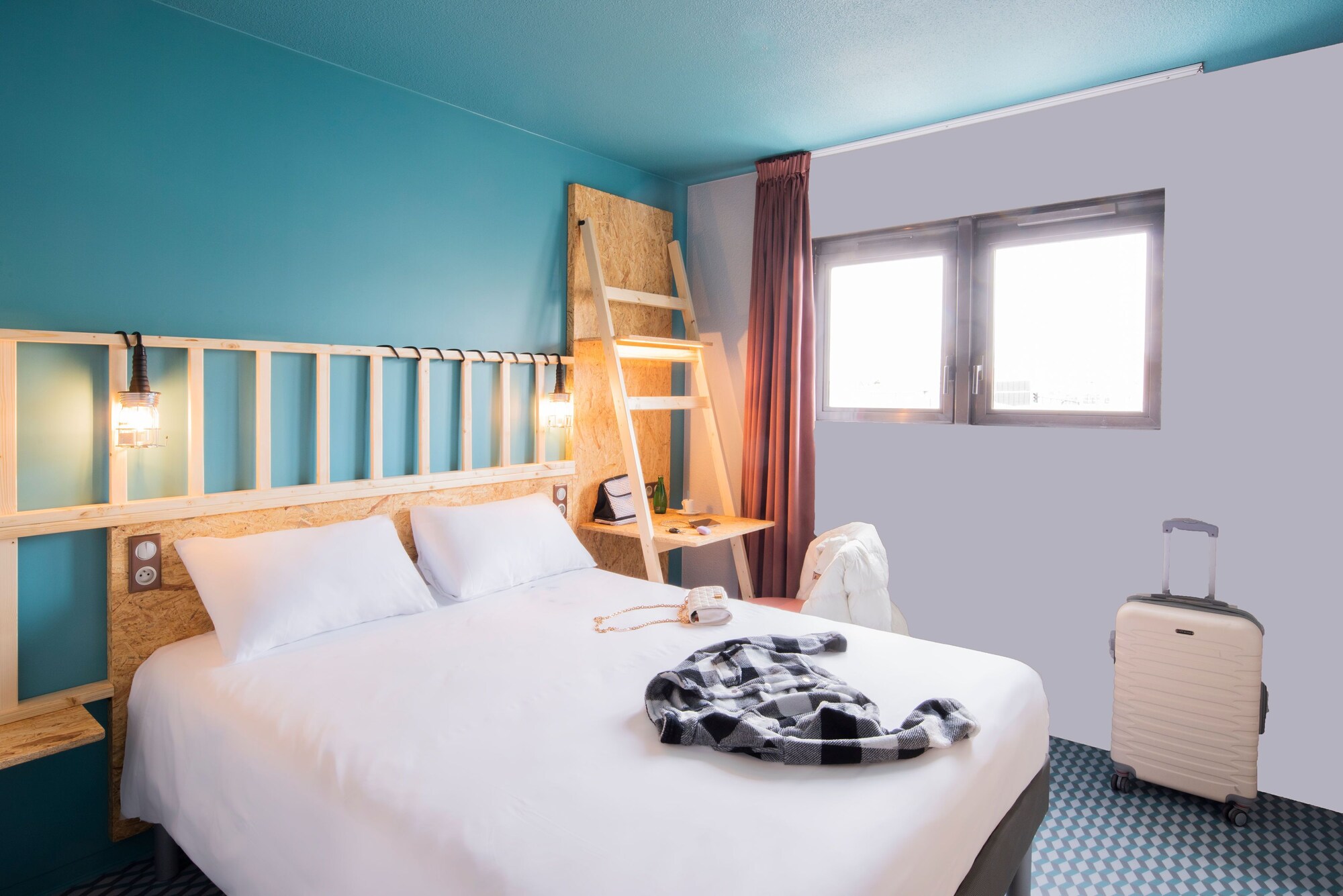 ROOM, DOUBLE BED