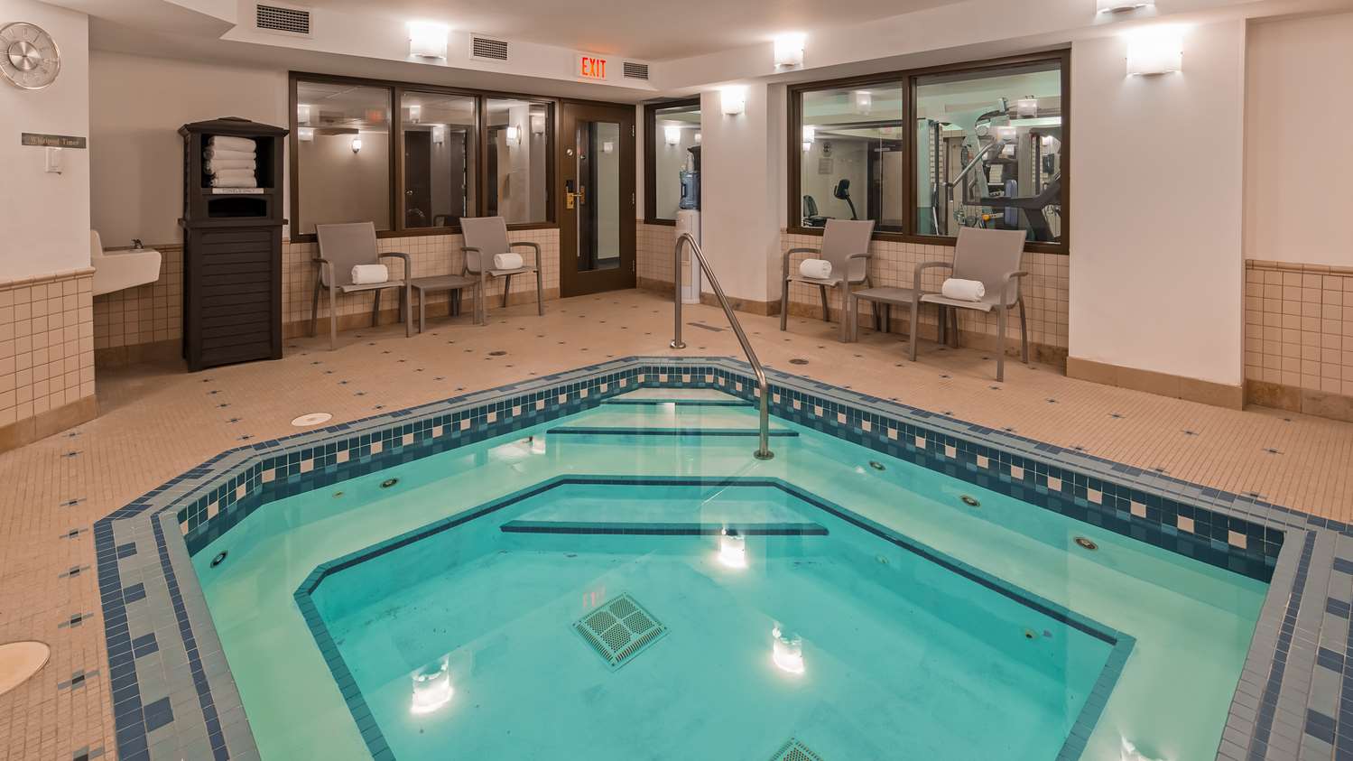 Days Inn by Wyndham Airdrie 15/31