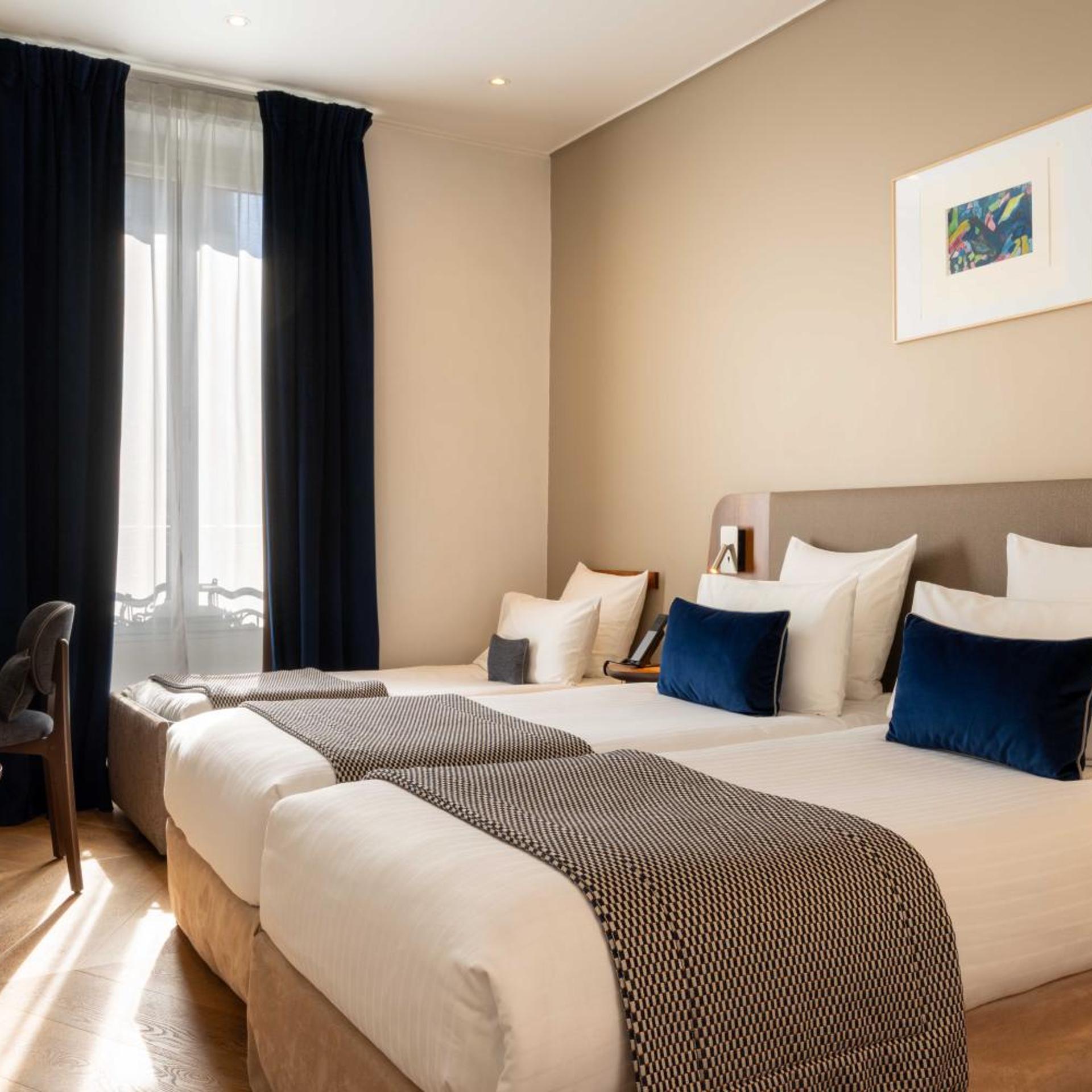غرفة ثلاثية، Europe Hotel Paris Eiffel 2/8