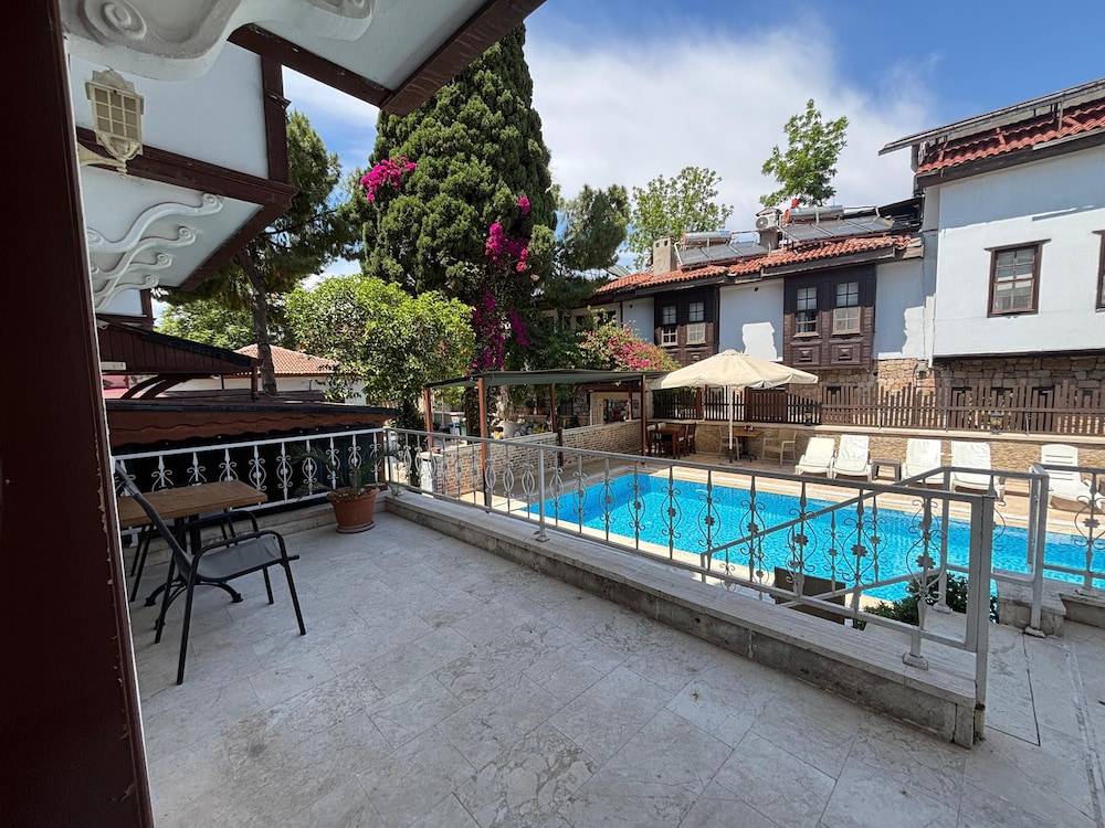 Urcu Hotel 45/49