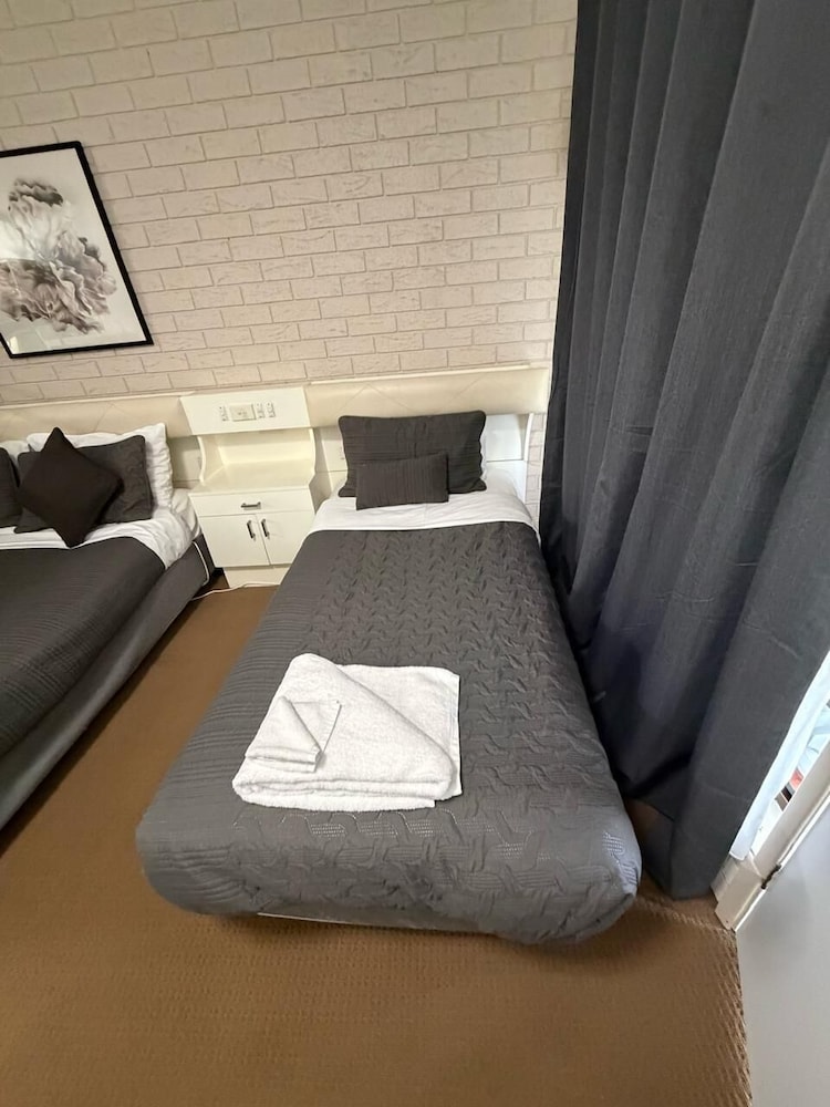 Capricorn Motor Inn 20/55