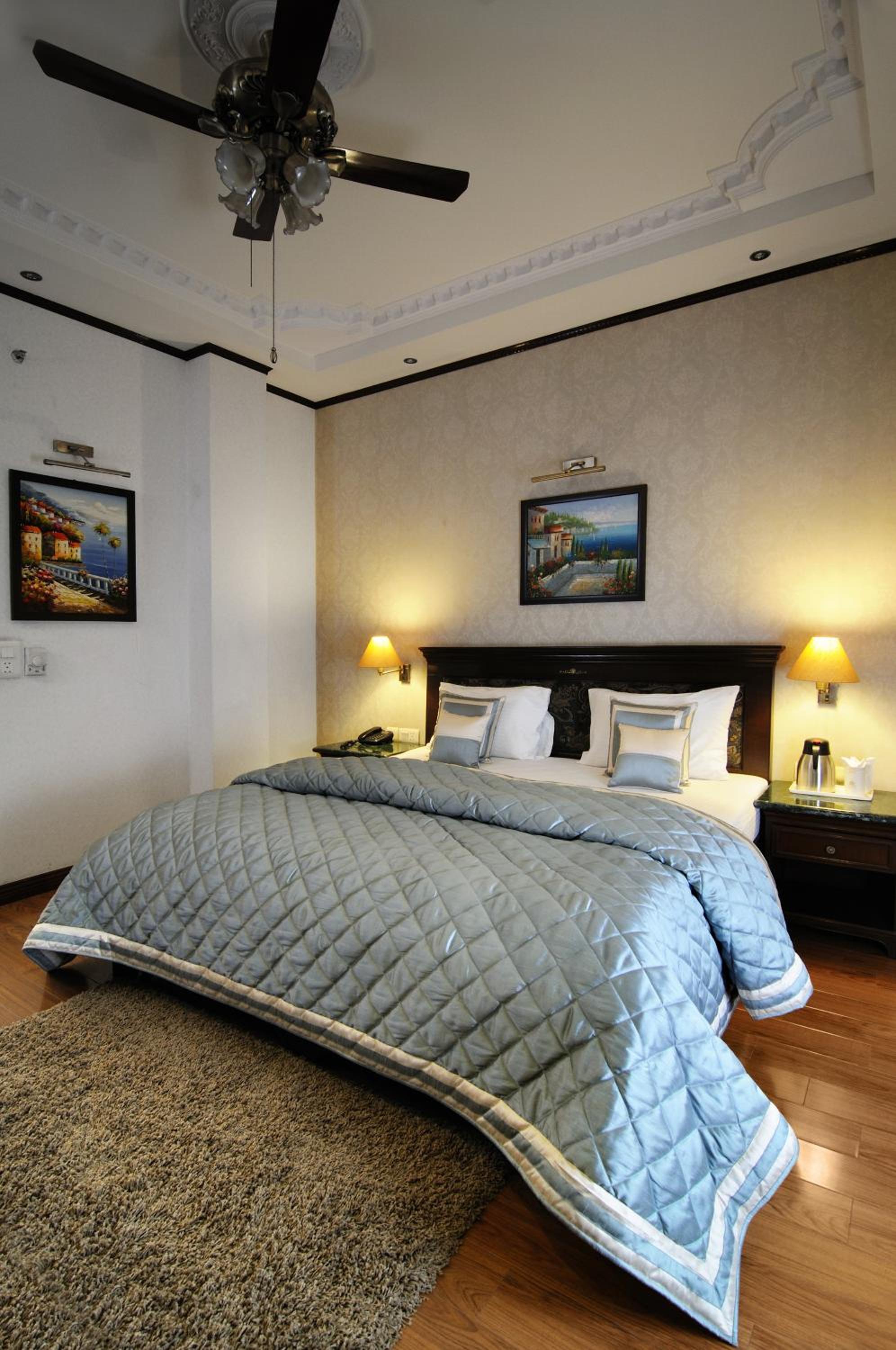 Deluxe, King Bed