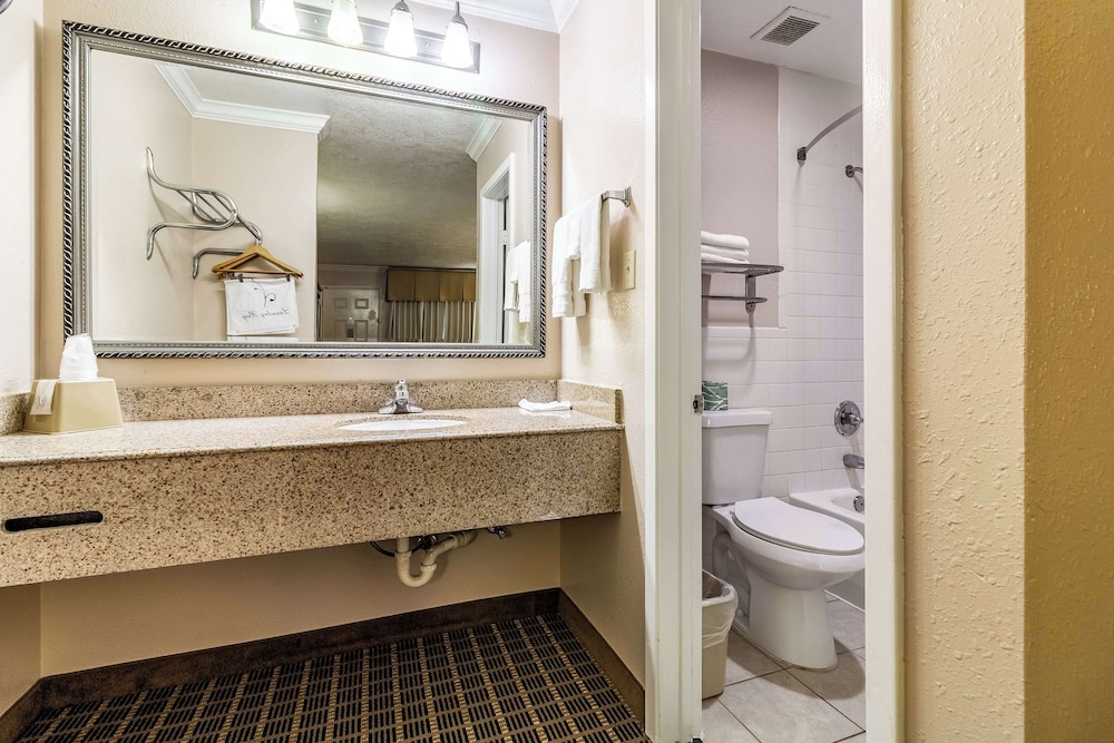 Motel6 Alvin, TX 45/52