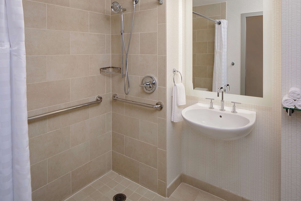 DoubleTree by Hilton Hotel Chicago Magnificent Mile 21/79