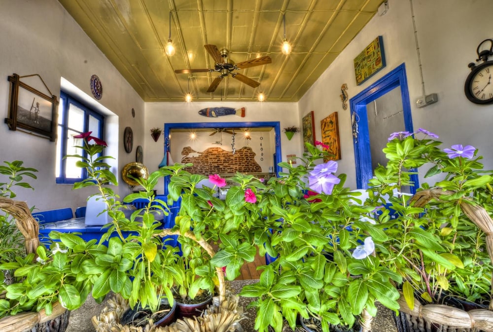 Cunda Mavi Otel 6/28