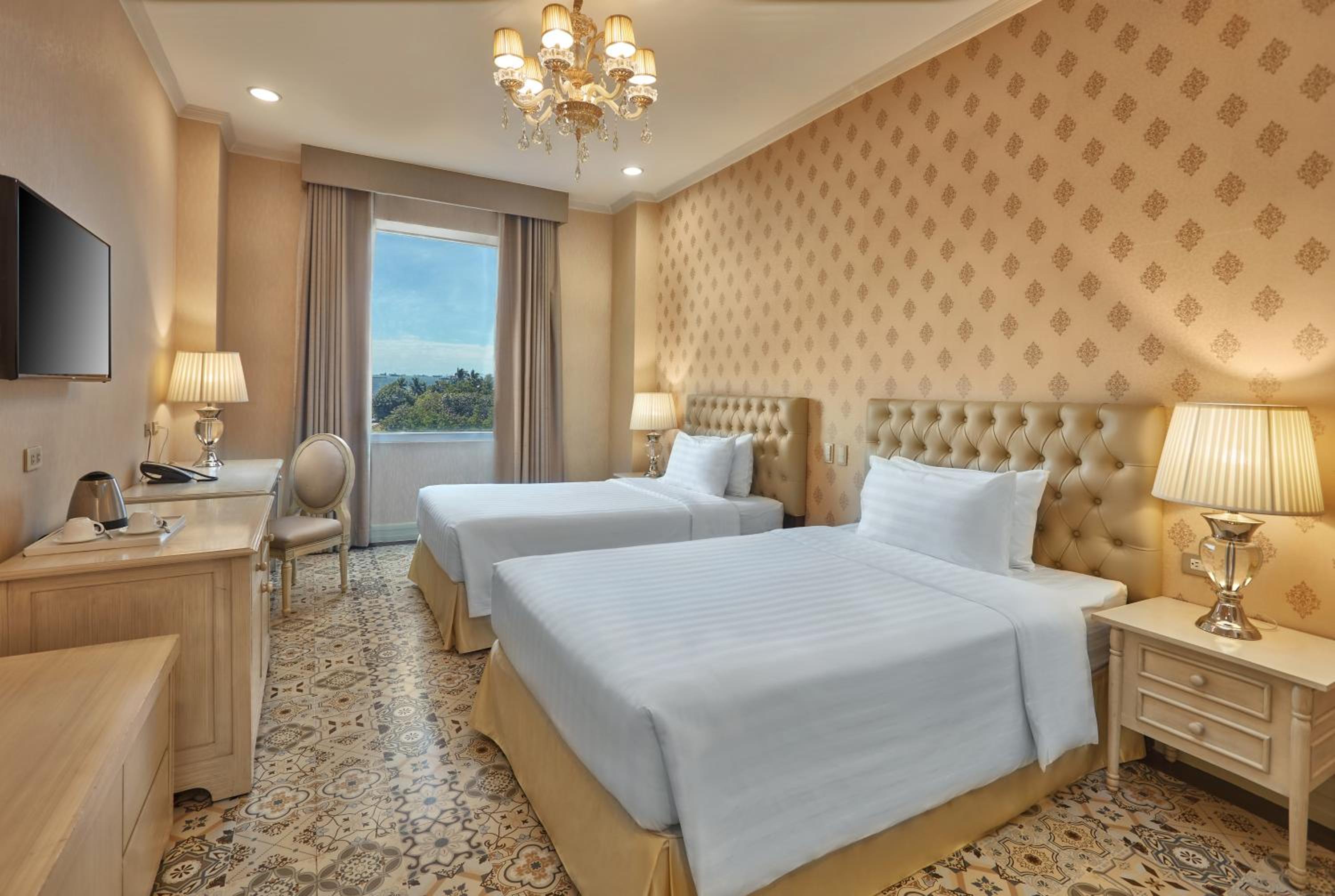 DELUXE ROOM