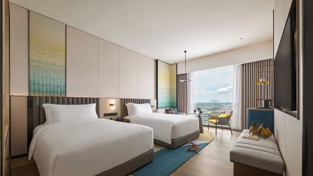 غرفة قياسية بسريرين منفصلين، Voco Kuching by IHG 3/5