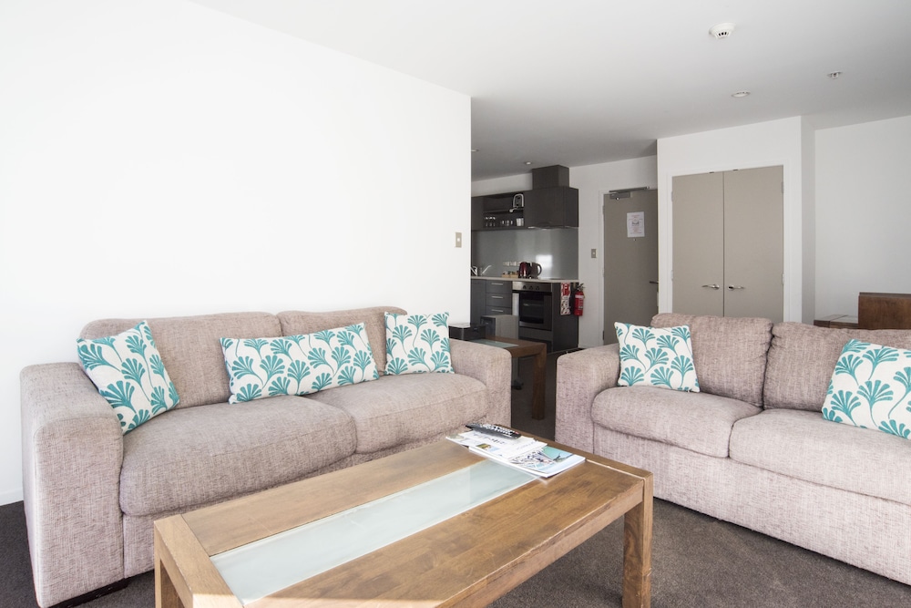 Barclay Suites 36/61