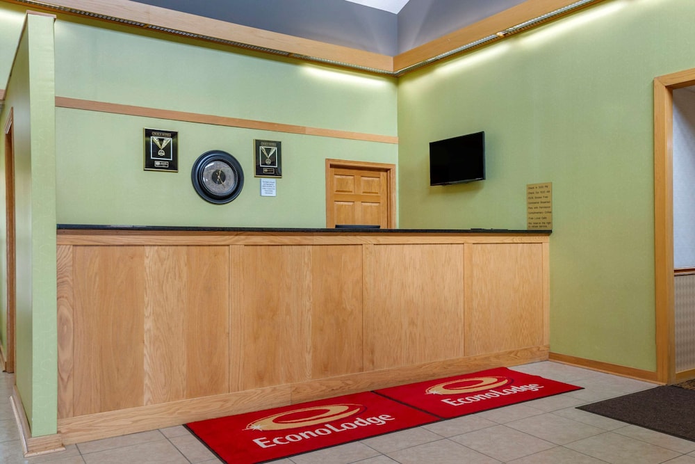 Coratel Inn & Suites by Jasper River Falls 5/60