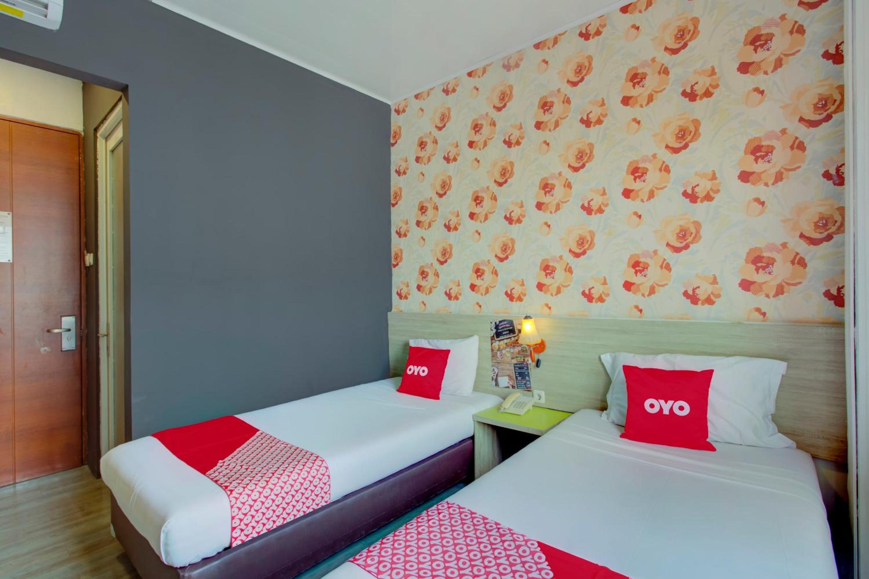 DELUXE, TWIN BEDS