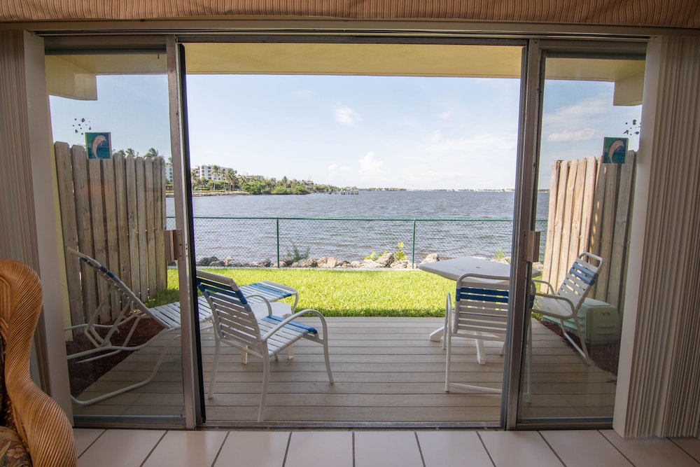 PALM BEACH WATERFRONT SUITES 29/67