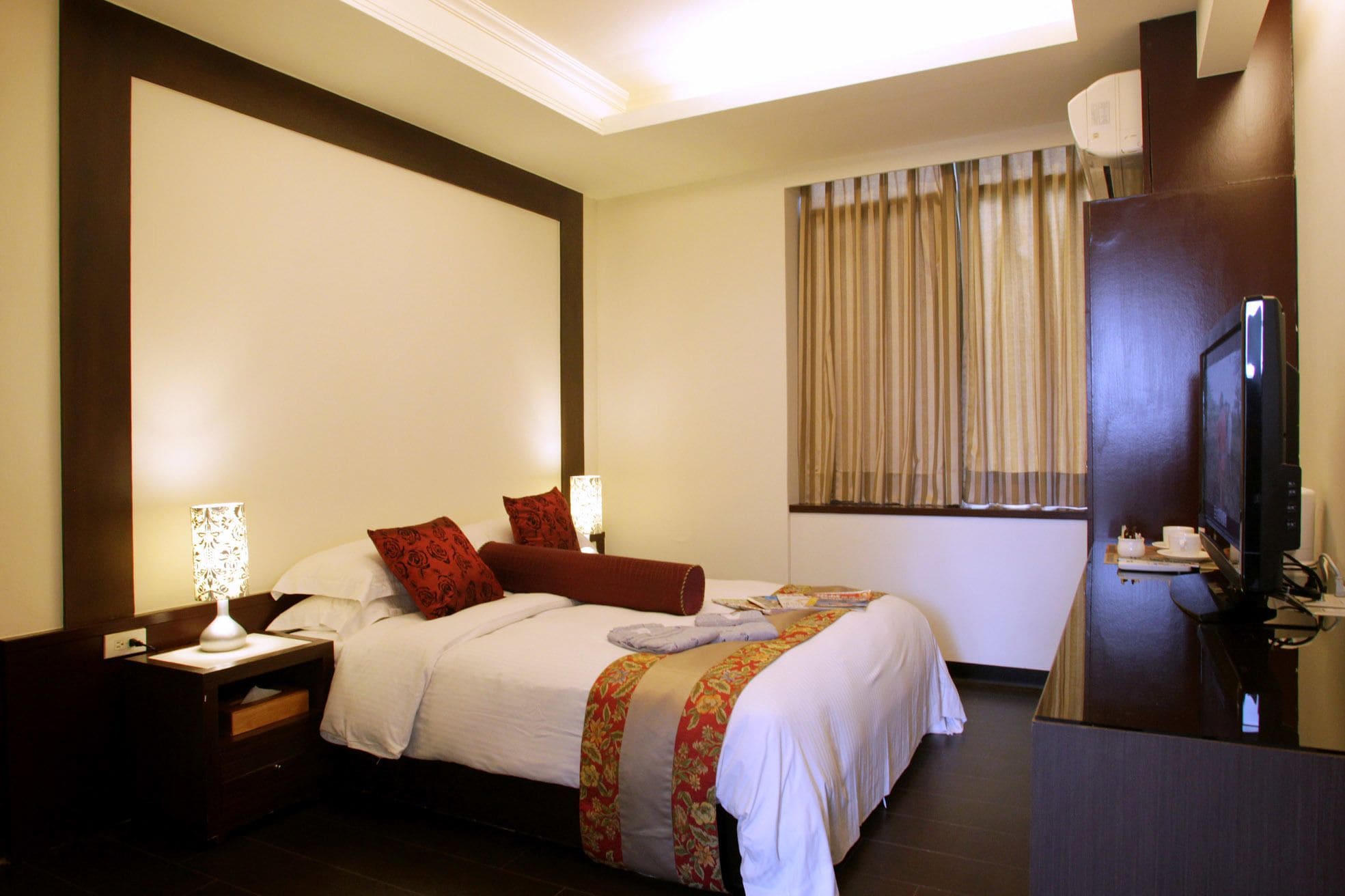 DELUXE, SUITE