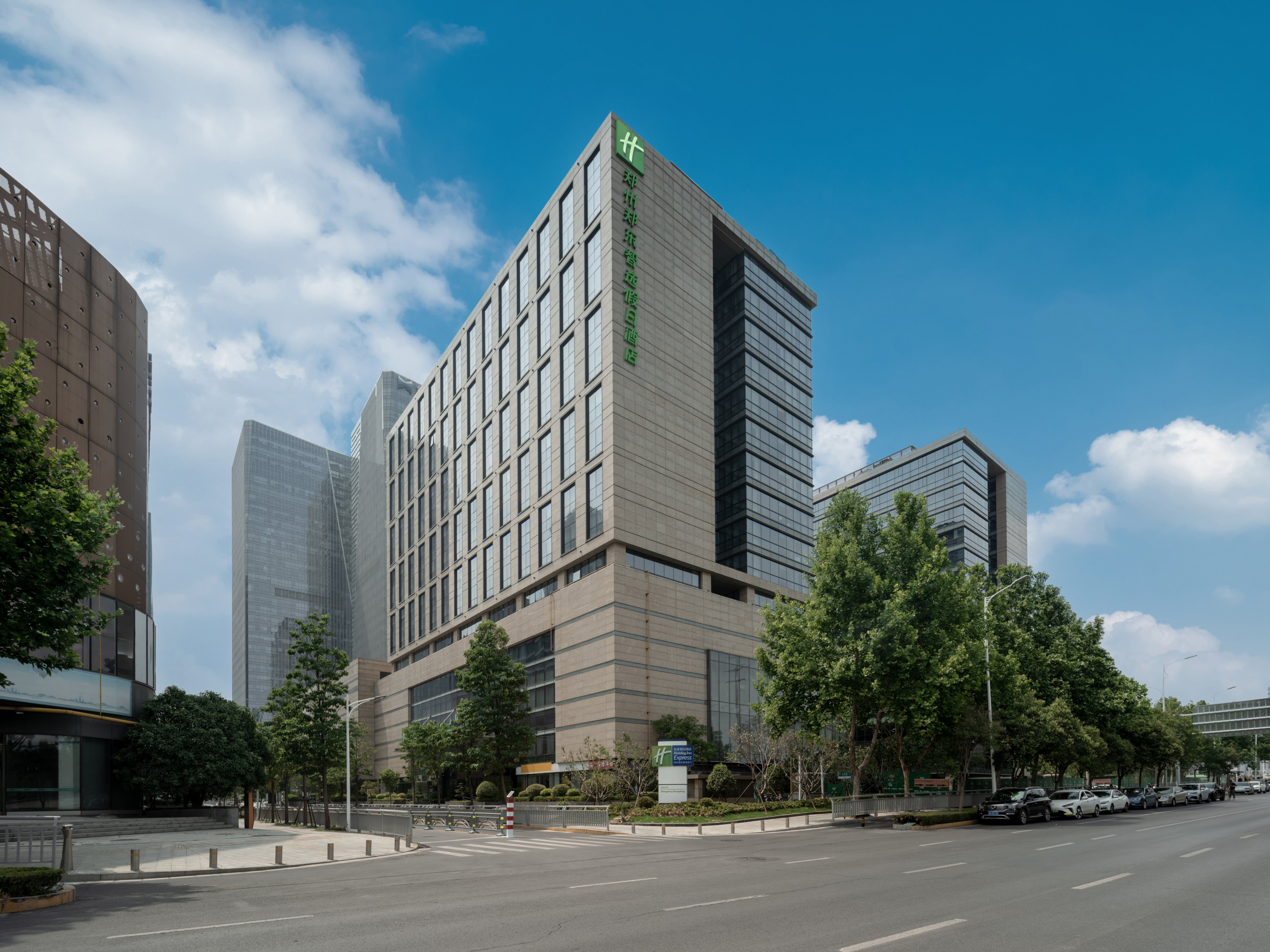 Holiday Inn Express Zhengzhou Zhengdong 65/73