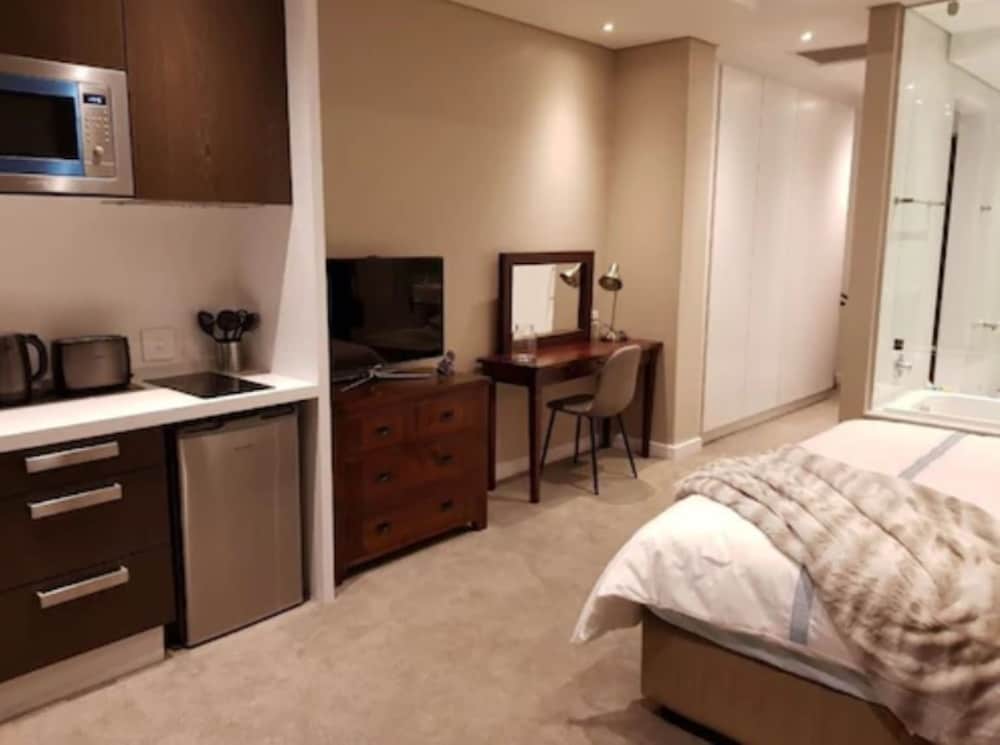 Sandton Skye Unit 702 26/50