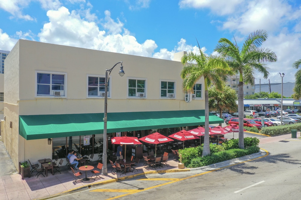 Norman's Hotel And Dining 3/62