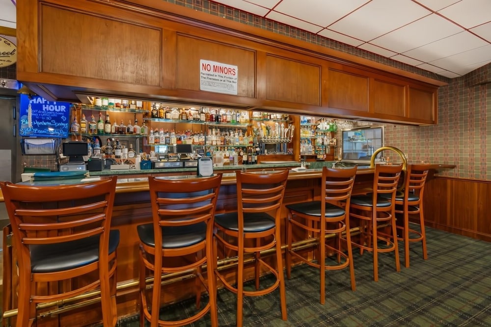 Rogue Regency Inn and Suites 56/80