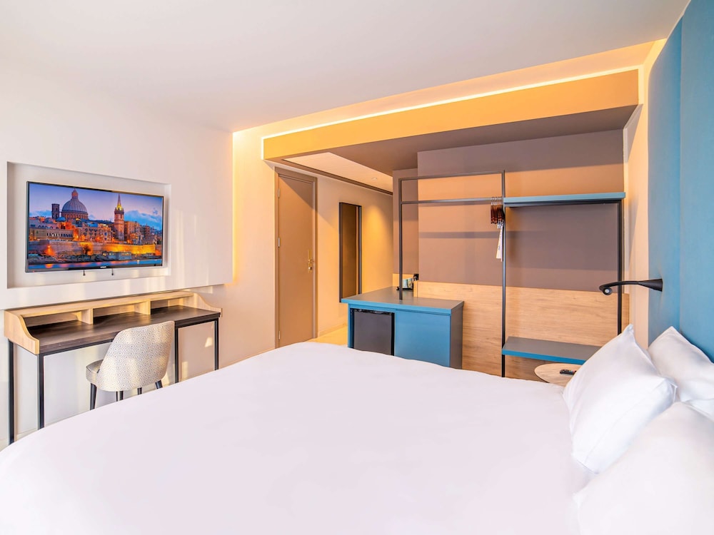 Mercure St. Julian s Malta 17/69