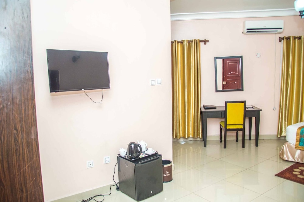 Royal Crest Hotel & Suites 33/50