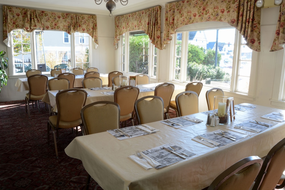 Lamie S Inn And the Old Salt Restaurant 57/73