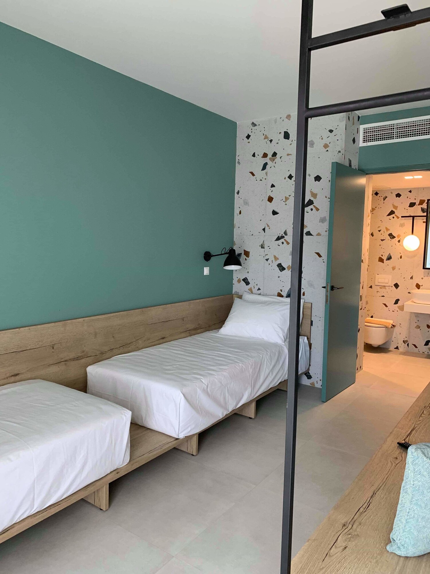 2 Bedrooms, Deluxe, Suite, King and Twin Beds, Mazoren Art Hotel 9/10