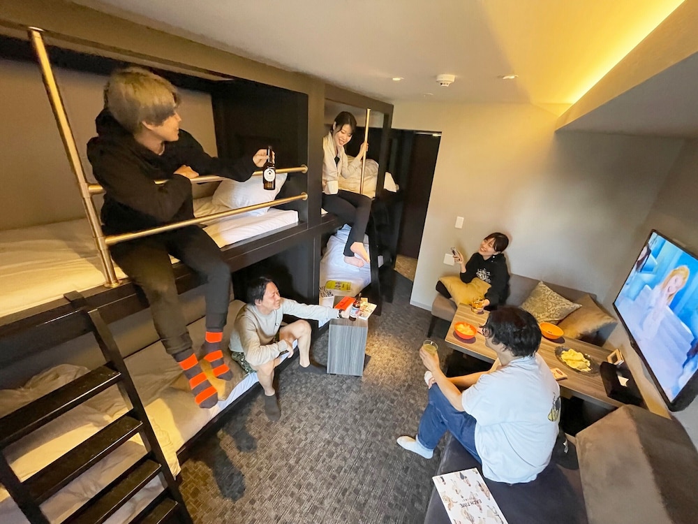 Rinn Sanjo Ohashi East 54/69
