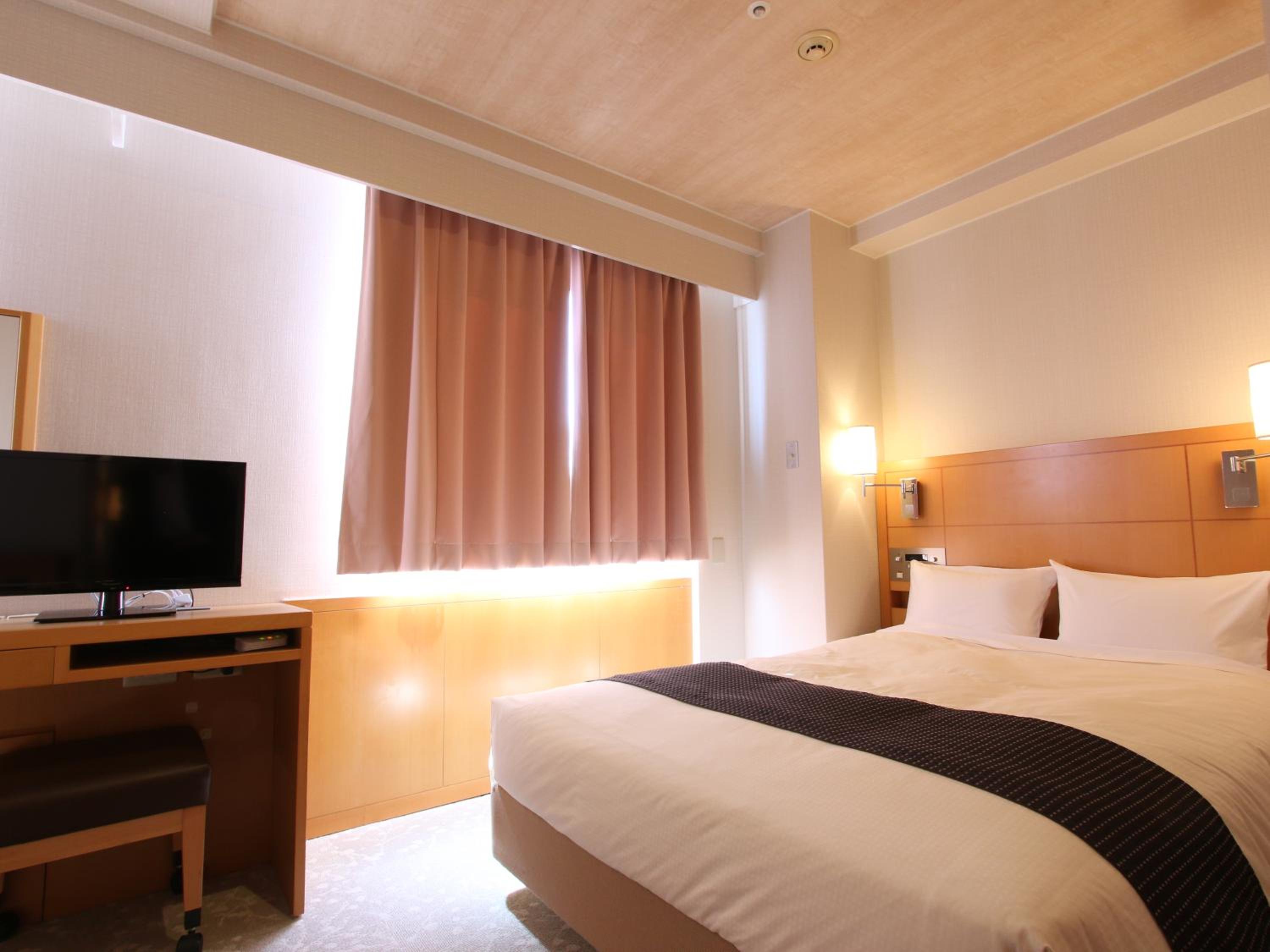 Room, Double or Twin Bed, Electronic Cigarette Only, Smoking
