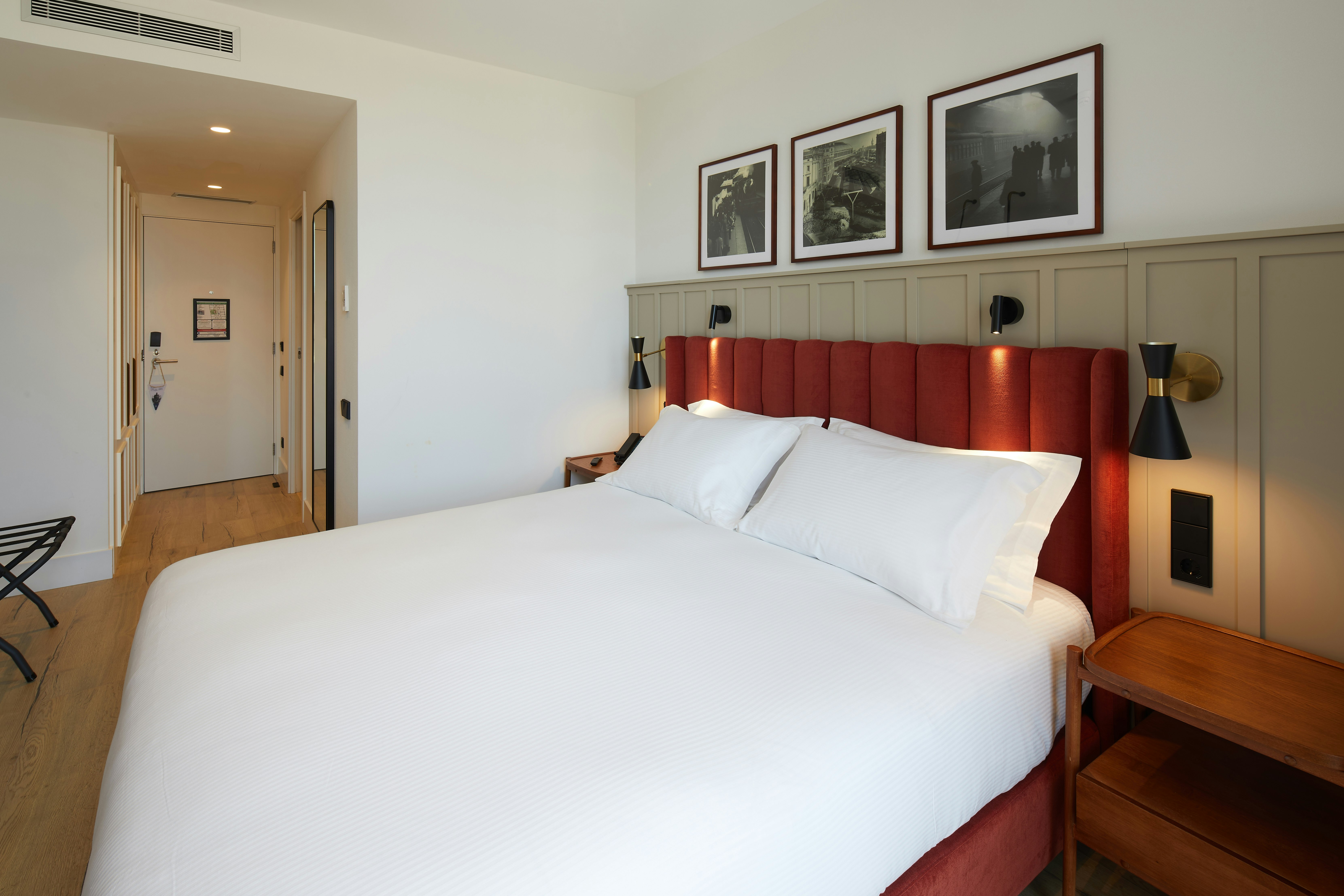 DELUXE, KING BED, BALCONY