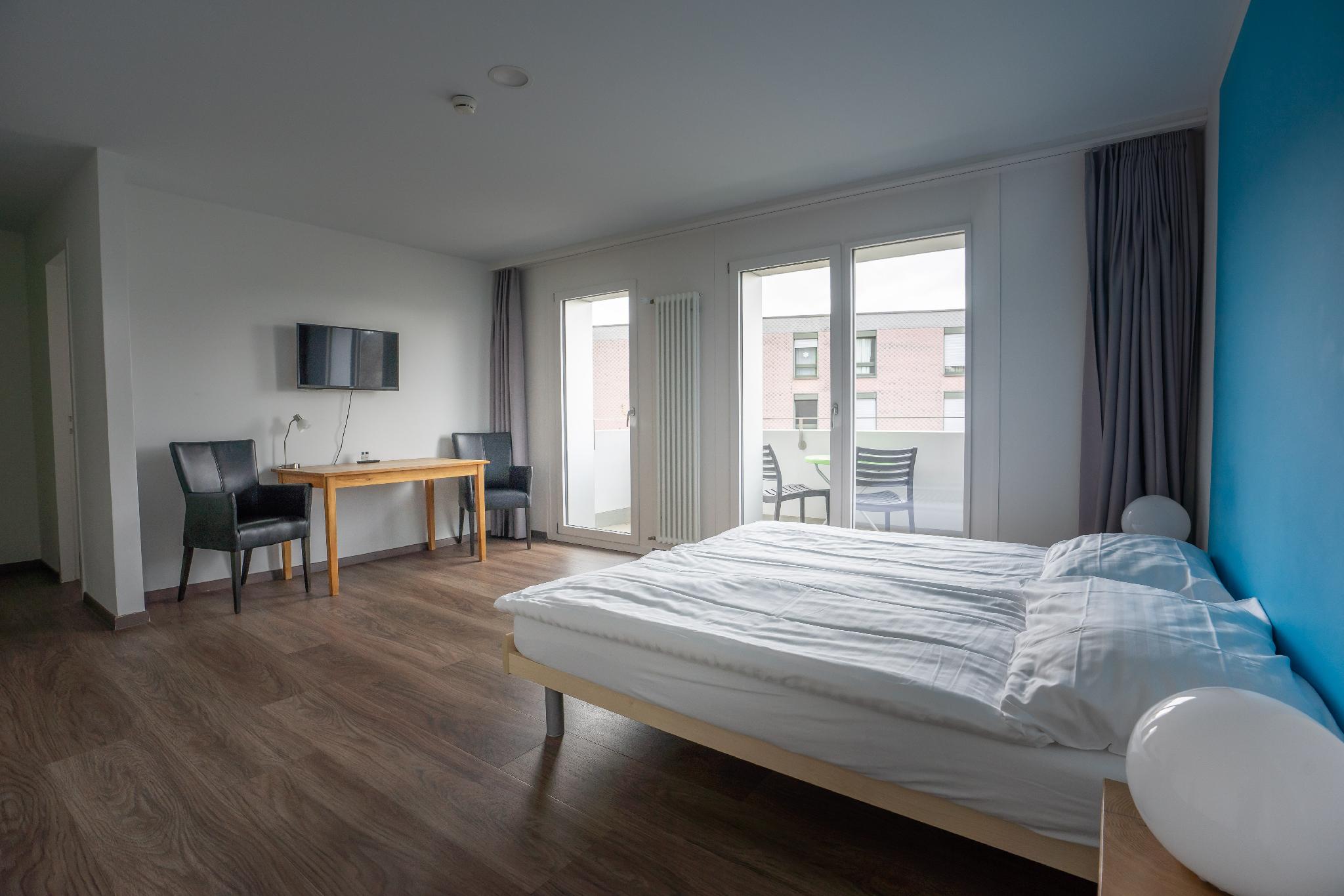 Nyon Hostel 12/26