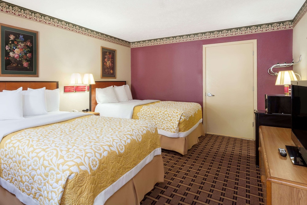 Days Inn by Wyndham Lexington 11/25