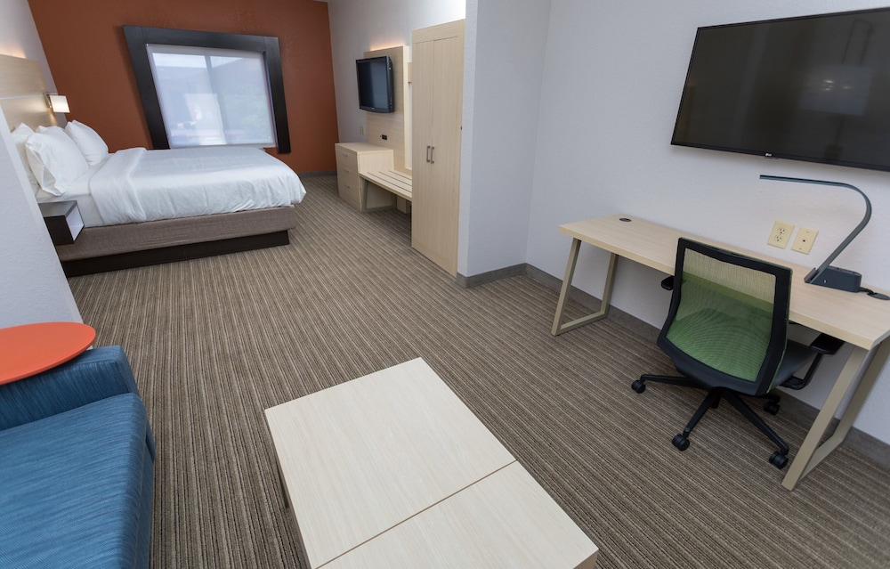Suite, King Bed, Sofa