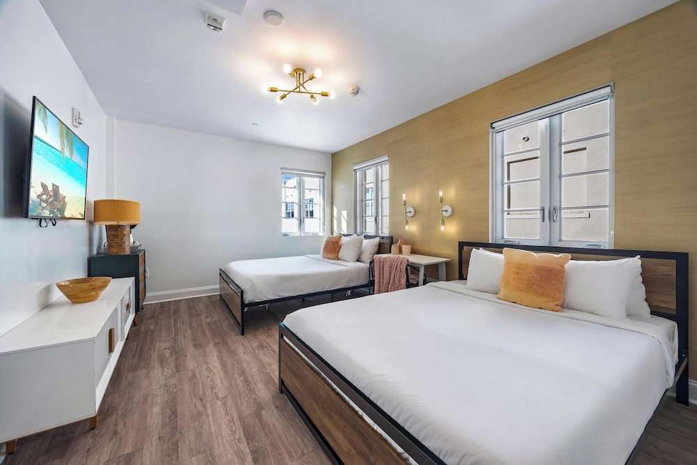 Luxuri Suites 20/50