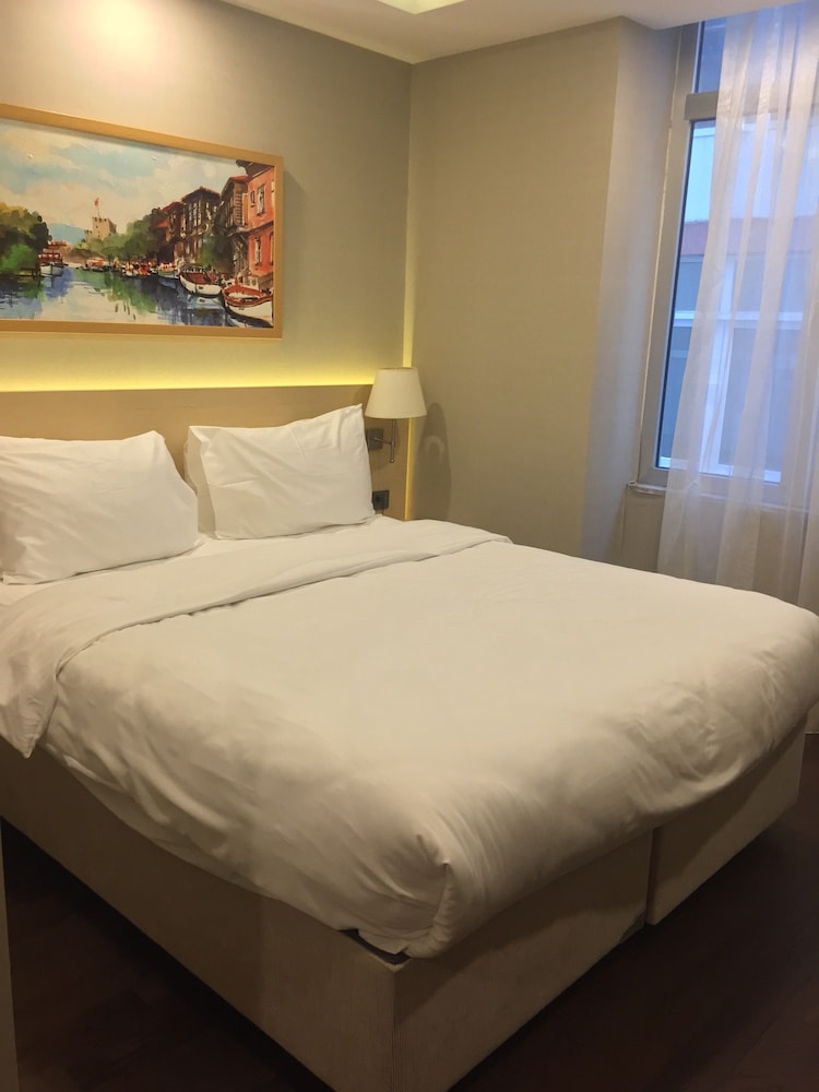 Molton Monapart Mecidiyekoy 10/58