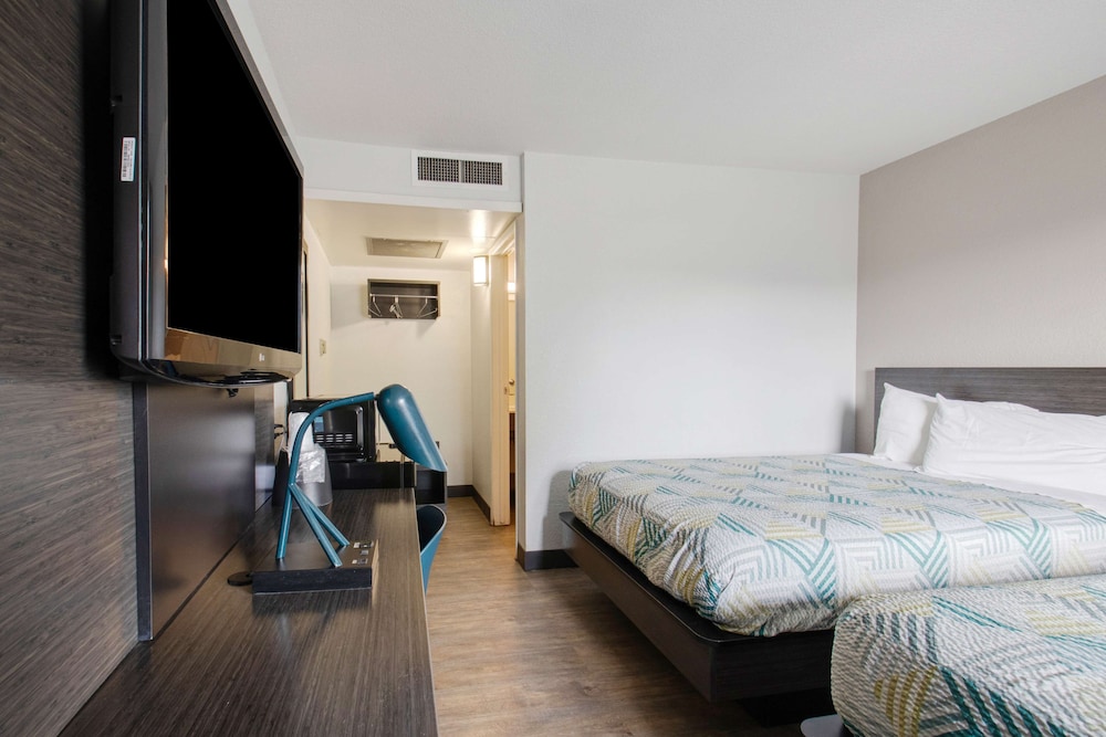 Standard, 2 Double Beds