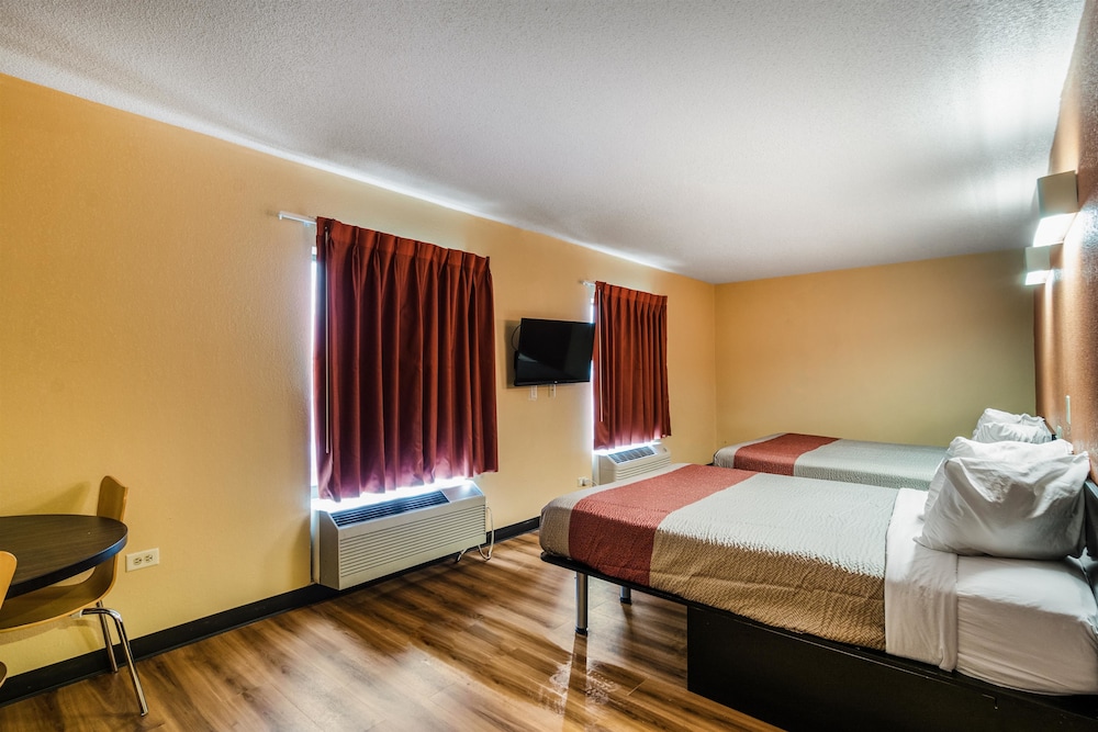 Motel6 Libertyville, IL 11/50