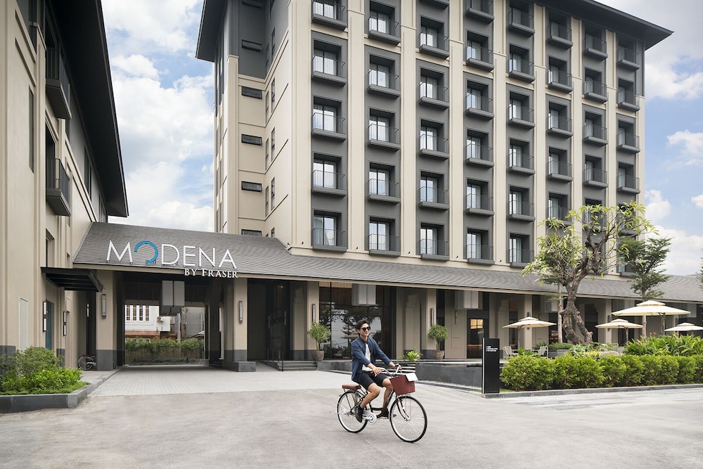 Modena by Fraser Vinh Yen 40/50
