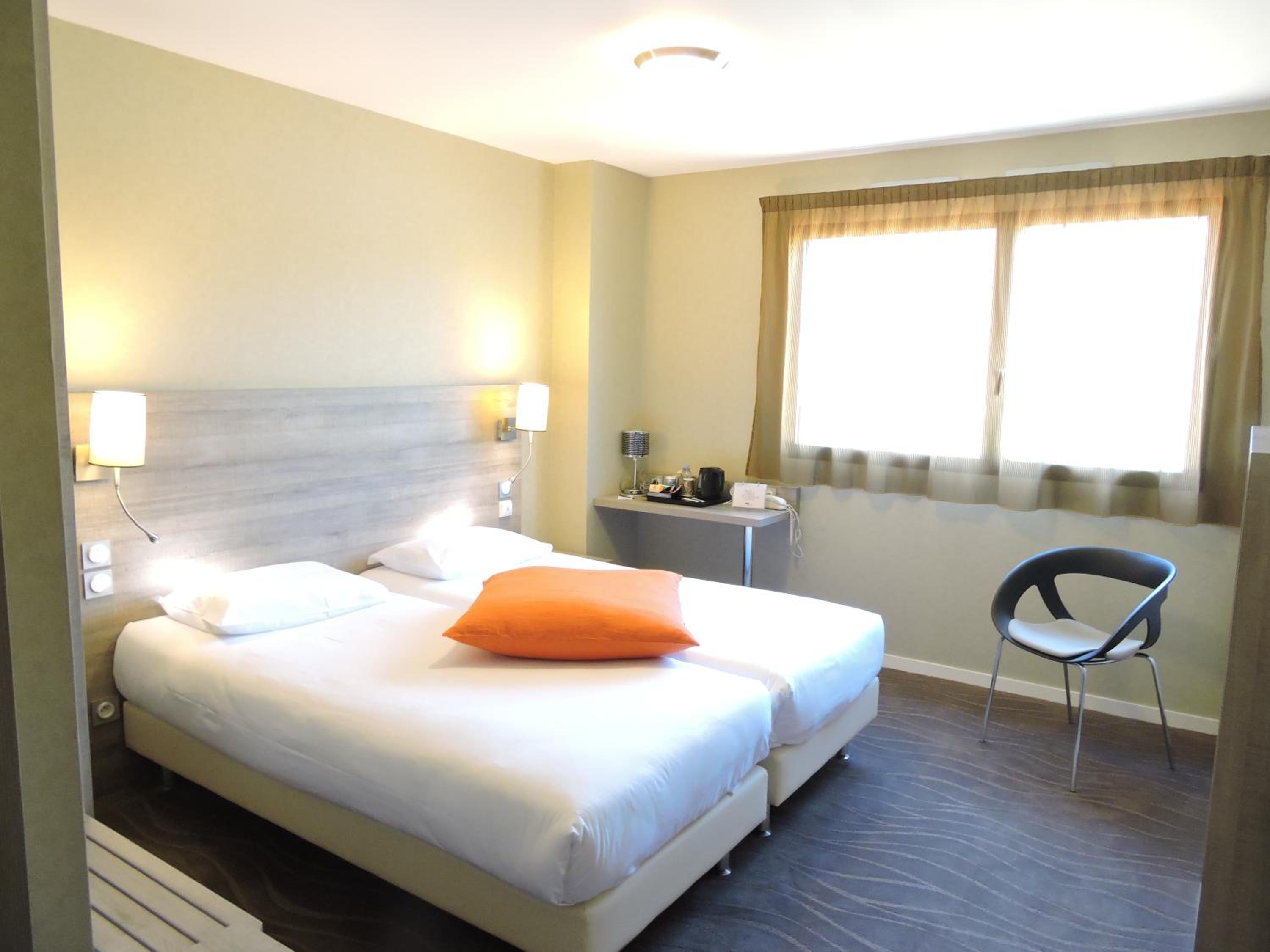 Room, Twin Beds