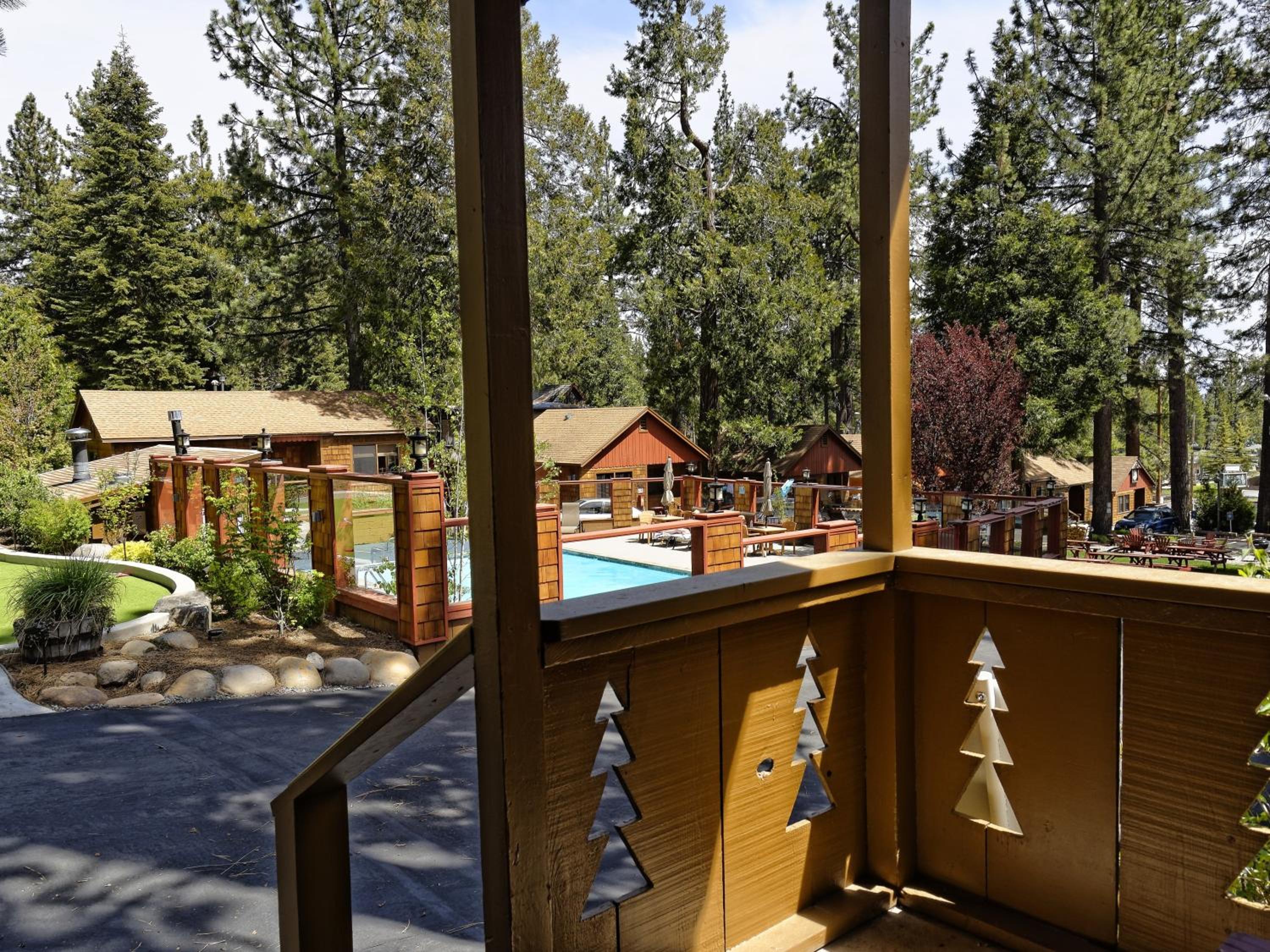 Cedar Glen Lodge 22/52