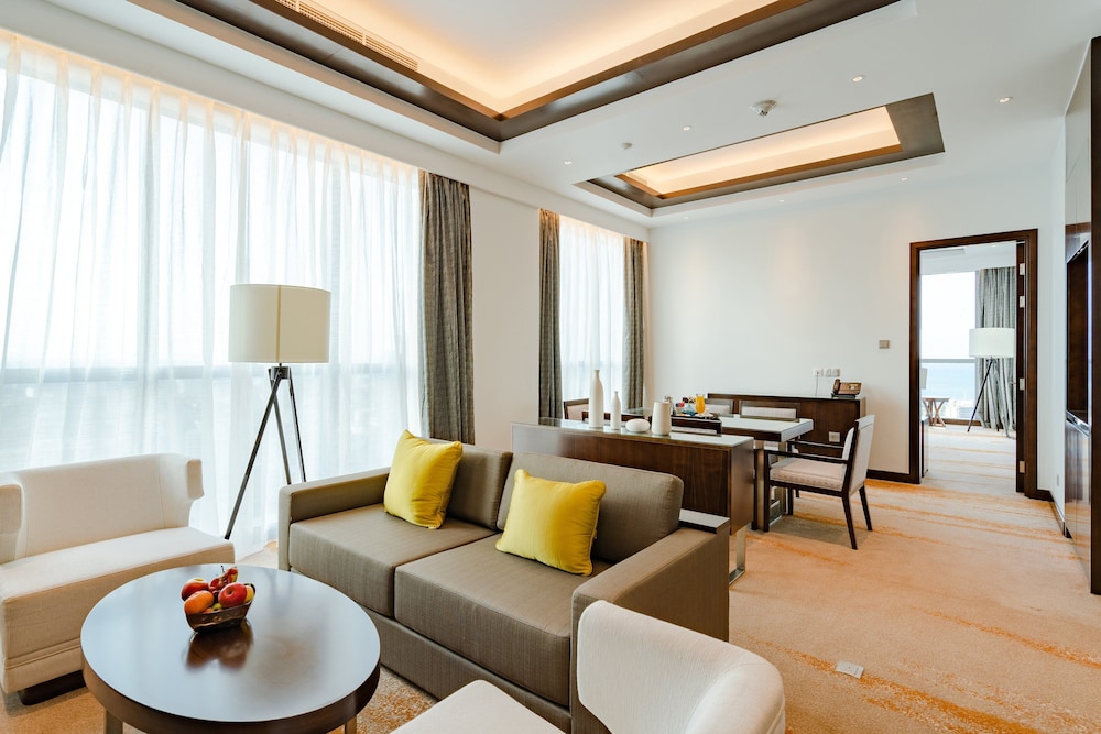 Johari Rotana 32/66
