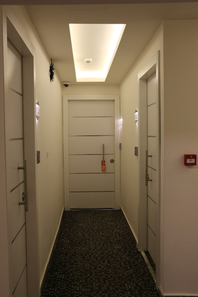 Deep Hotel 34/34
