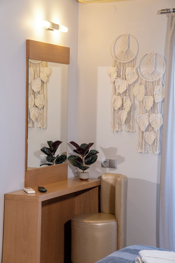 Epavlis Hotel 11/50