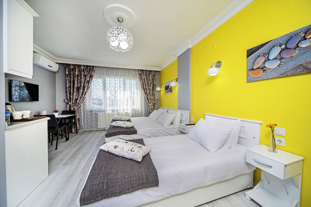 ROOM, TRIPLE